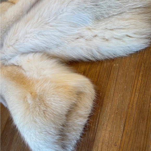 SOLD; Saga Fox Fur Superb Quality Ranched Fox Three Quarter Length Size Large - Picture 11 of 11
